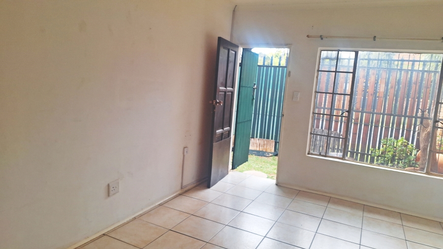 2 Bedroom Property for Sale in Greenhills Gauteng