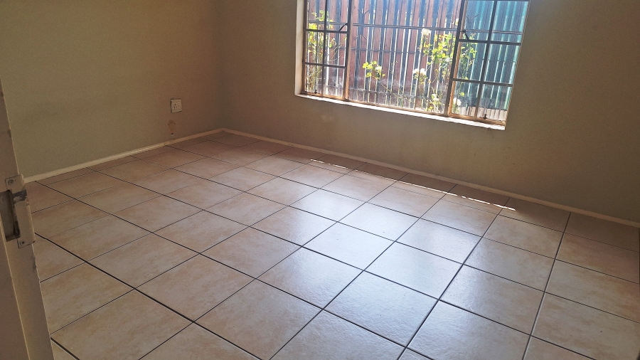 2 Bedroom Property for Sale in Greenhills Gauteng