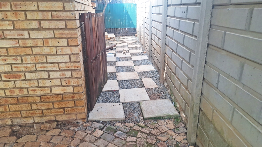 2 Bedroom Property for Sale in Greenhills Gauteng