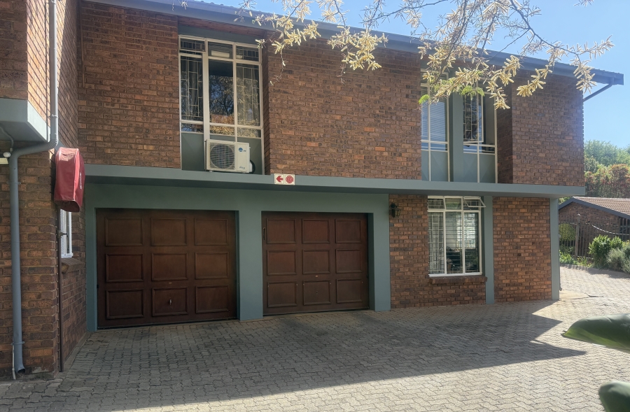 3 Bedroom Property for Sale in La Montagne Gauteng