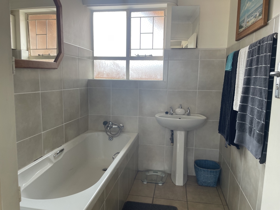 3 Bedroom Property for Sale in La Montagne Gauteng