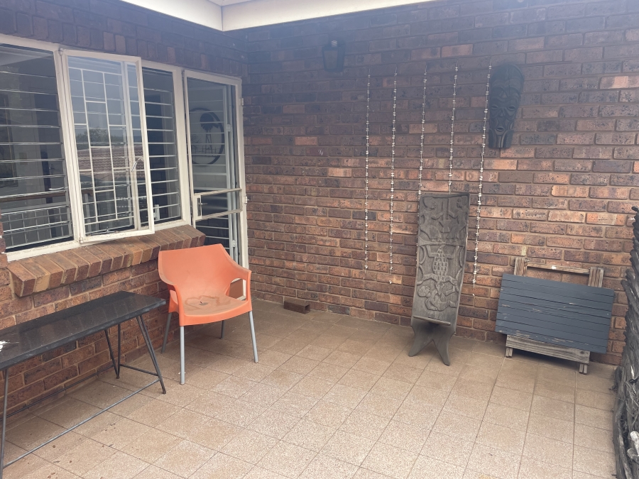 3 Bedroom Property for Sale in La Montagne Gauteng