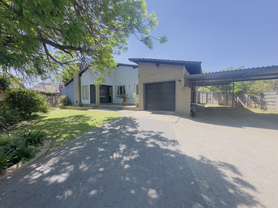 3 Bedroom Property for Sale in Verwoerdpark Gauteng