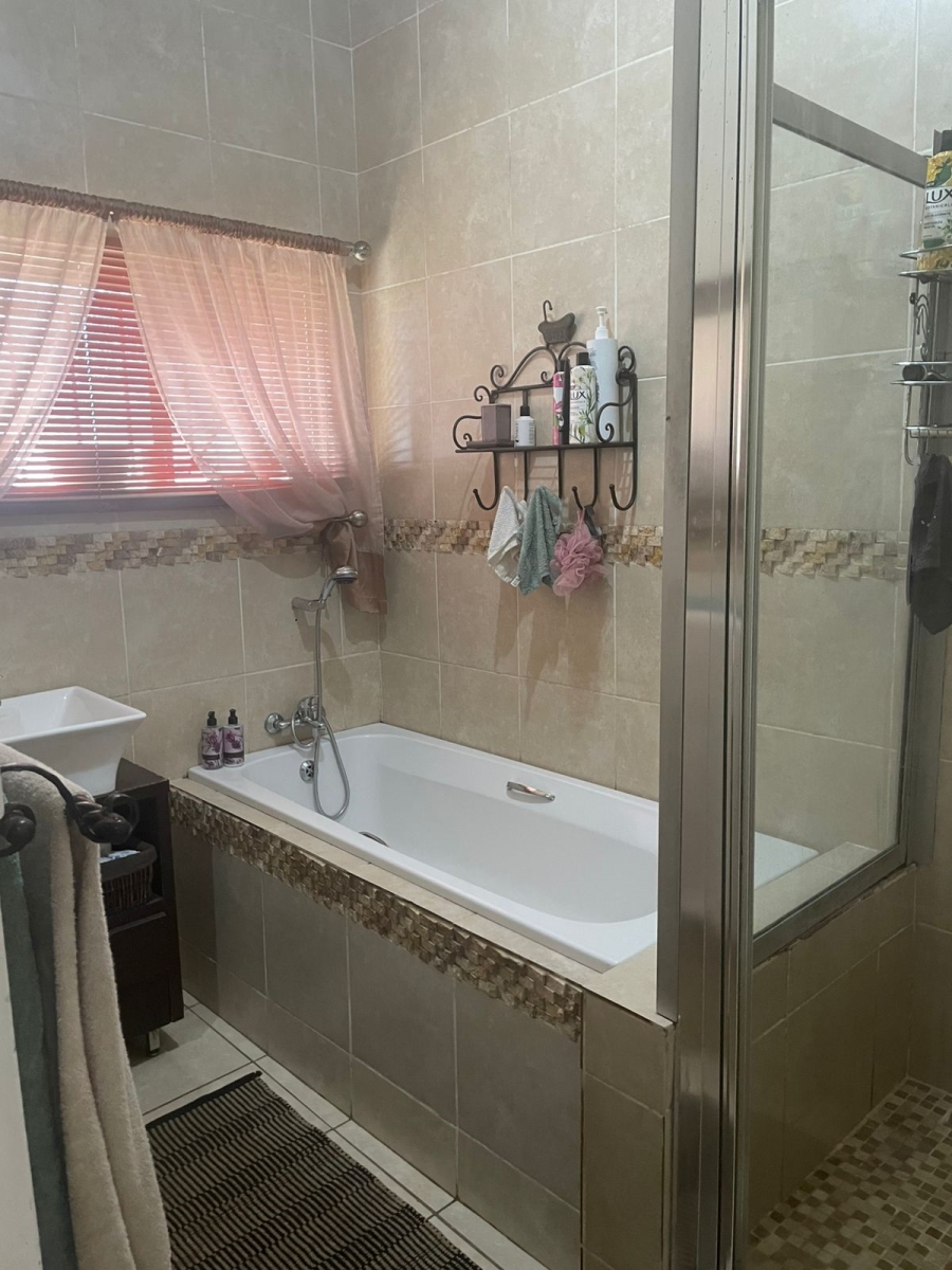 3 Bedroom Property for Sale in Wentworth Park Gauteng