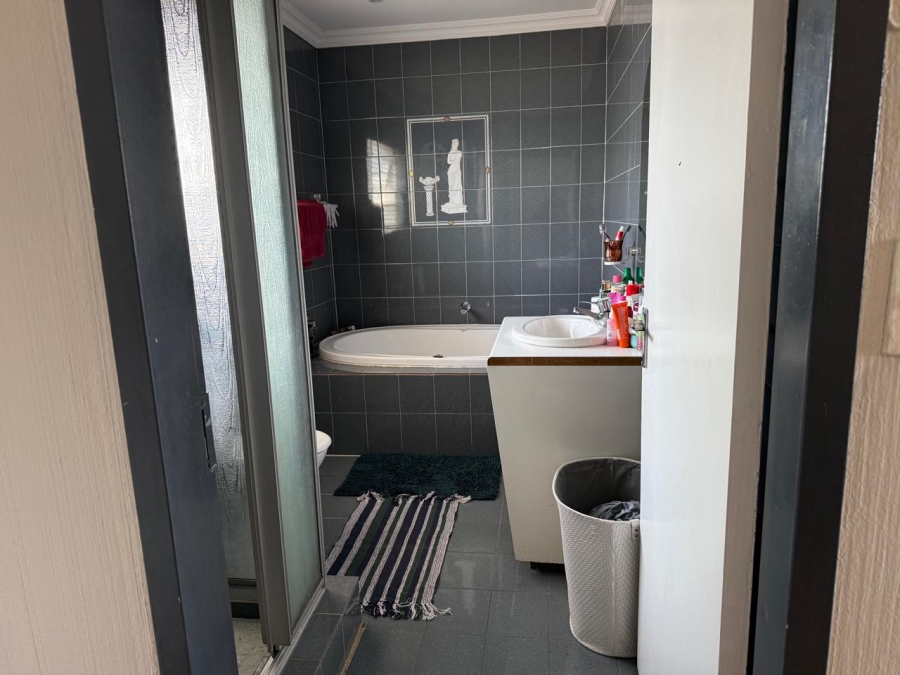 3 Bedroom Property for Sale in Brackenhurst Gauteng