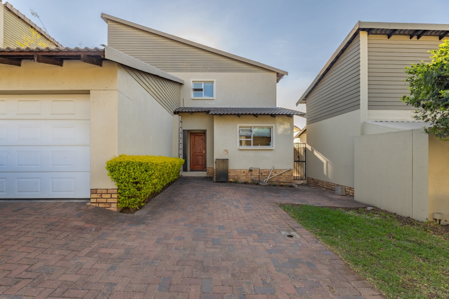 2 Bedroom Property for Sale in Broadacres Gauteng