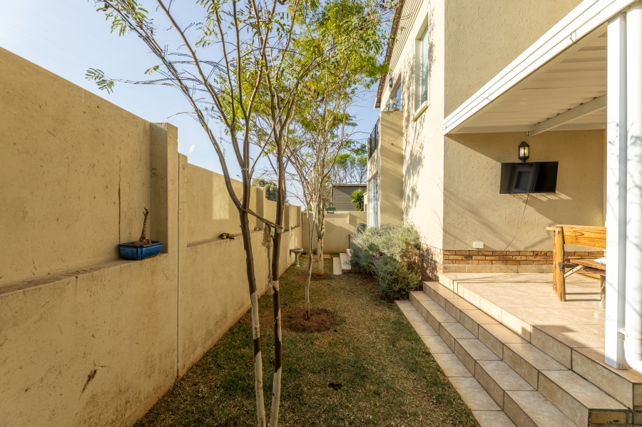 2 Bedroom Property for Sale in Broadacres Gauteng