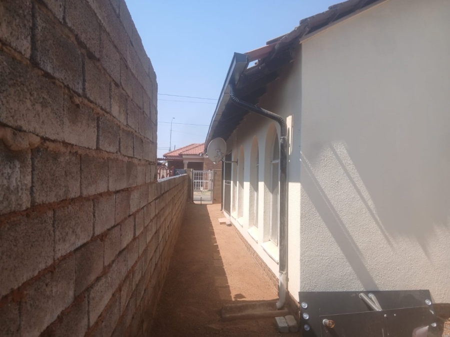 3 Bedroom Property for Sale in Mohlakeng Gauteng