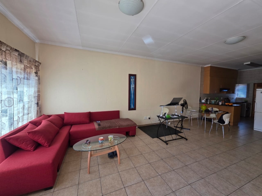 To Let 2 Bedroom Property for Rent in Ravenswood Gauteng