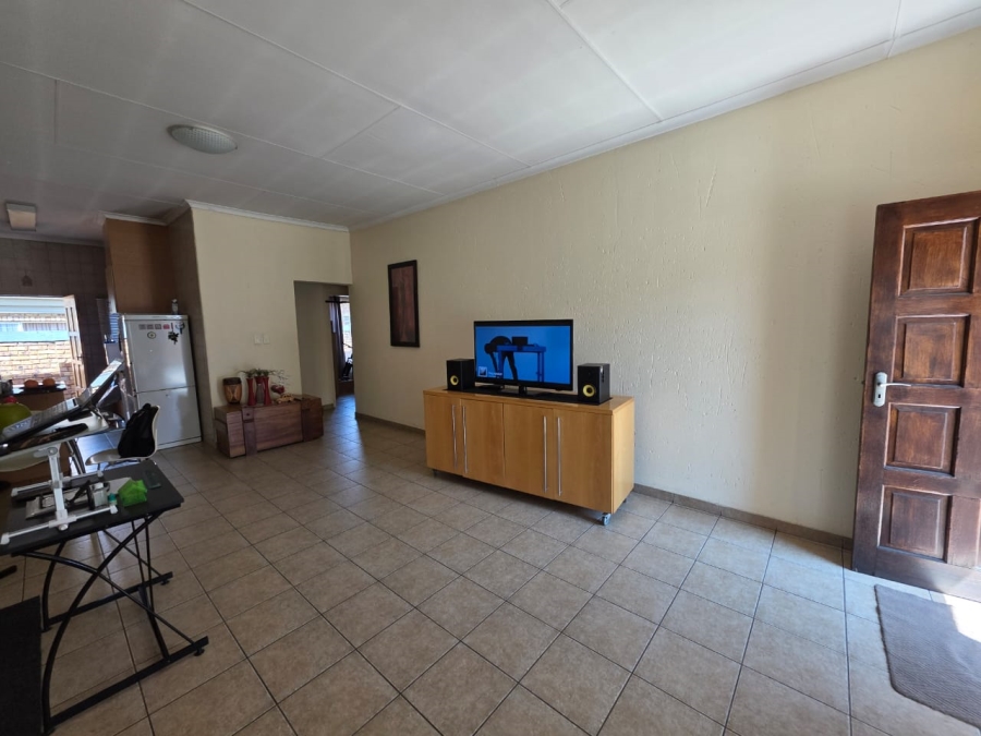 To Let 2 Bedroom Property for Rent in Ravenswood Gauteng