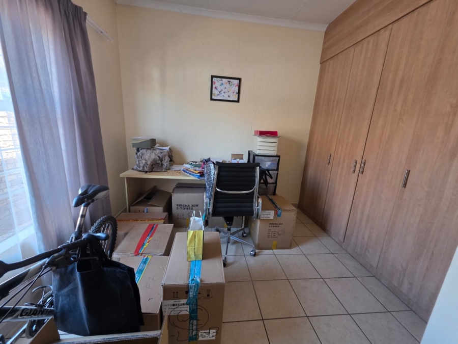 To Let 2 Bedroom Property for Rent in Ravenswood Gauteng
