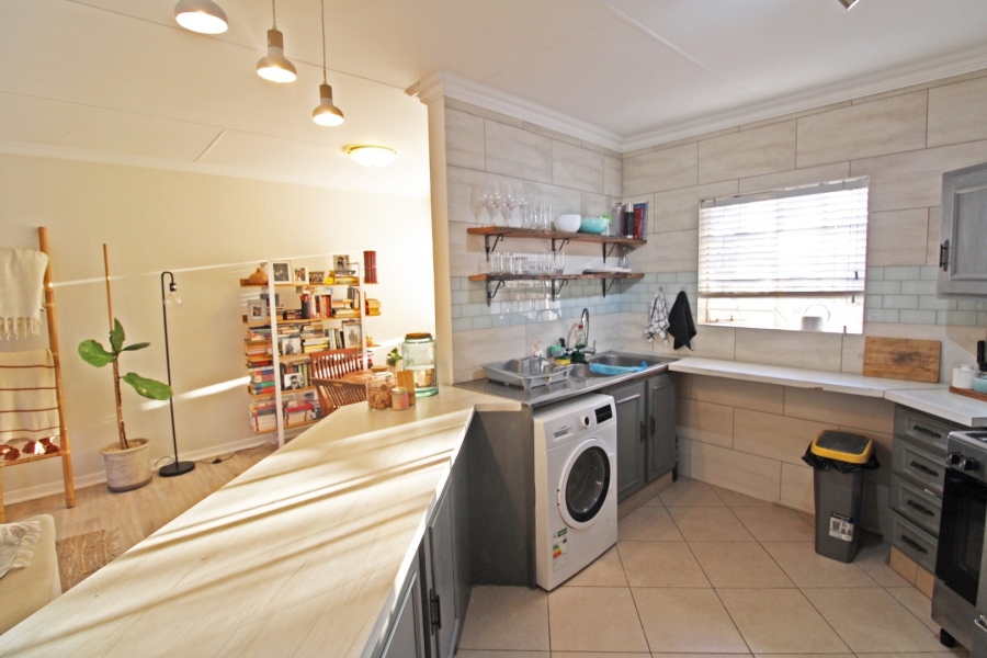 To Let 2 Bedroom Property for Rent in Bryanston Gauteng