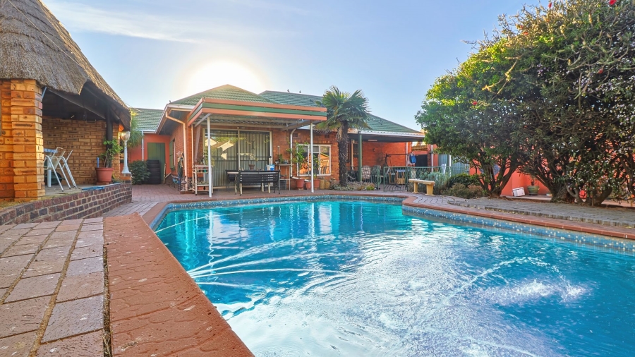 5 Bedroom Property for Sale in Robertsham Gauteng