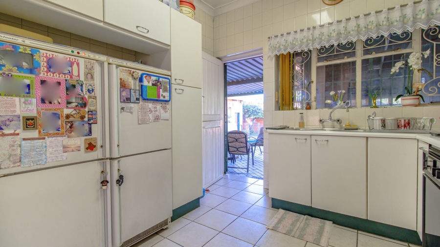 5 Bedroom Property for Sale in Robertsham Gauteng