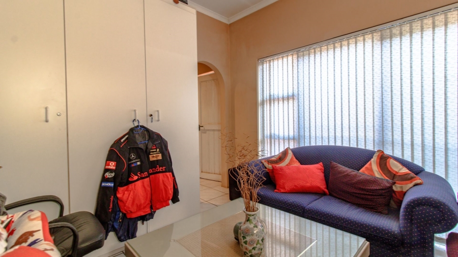 5 Bedroom Property for Sale in Robertsham Gauteng