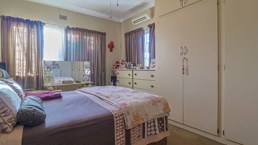 5 Bedroom Property for Sale in Robertsham Gauteng