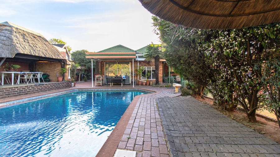 5 Bedroom Property for Sale in Robertsham Gauteng