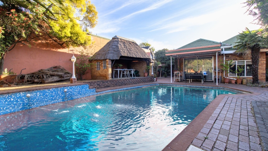 5 Bedroom Property for Sale in Robertsham Gauteng
