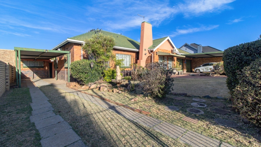 5 Bedroom Property for Sale in Robertsham Gauteng