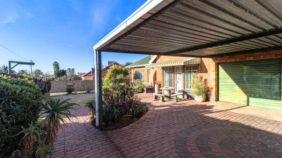 5 Bedroom Property for Sale in Robertsham Gauteng