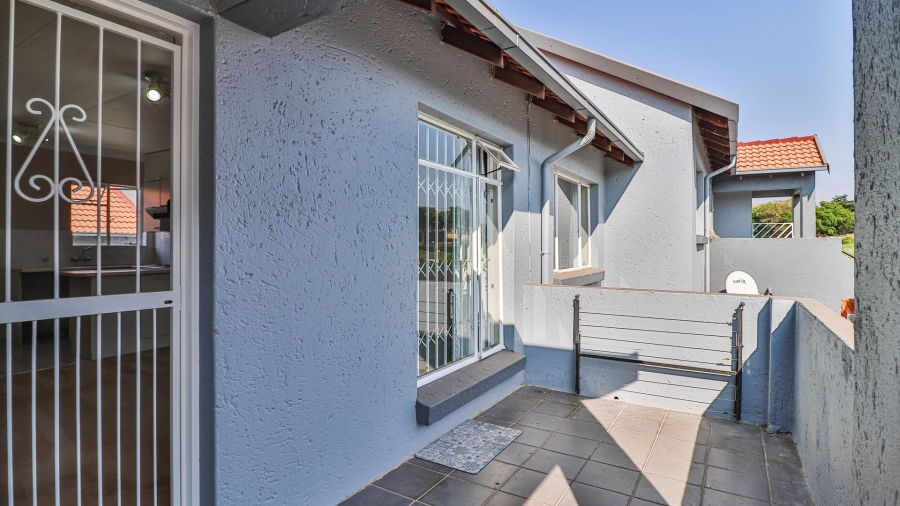 1 Bedroom Property for Sale in Linmeyer Gauteng