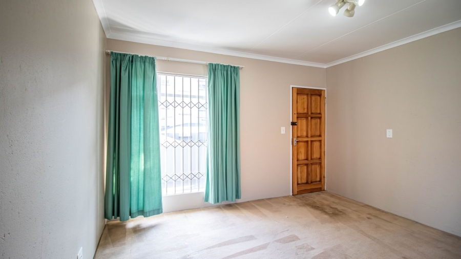 1 Bedroom Property for Sale in Linmeyer Gauteng