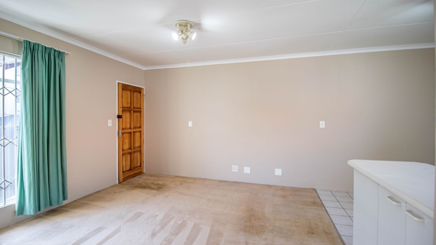 1 Bedroom Property for Sale in Linmeyer Gauteng