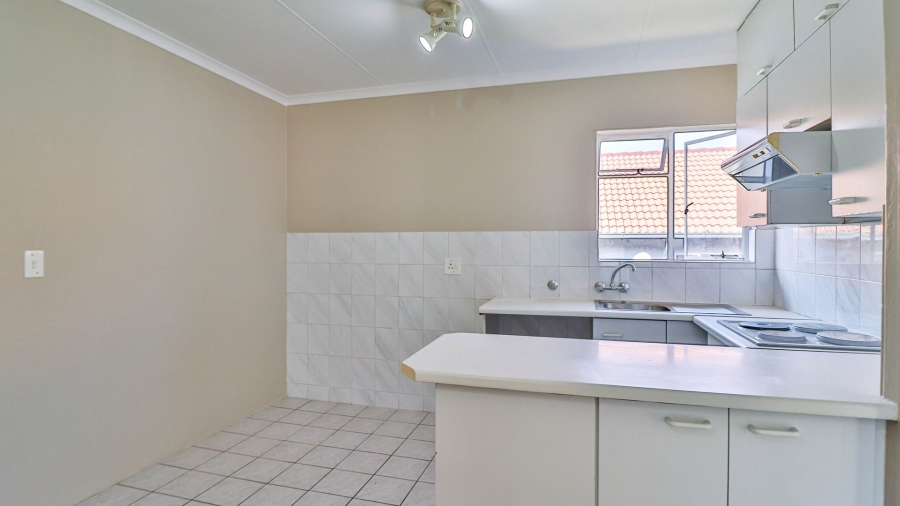 1 Bedroom Property for Sale in Linmeyer Gauteng