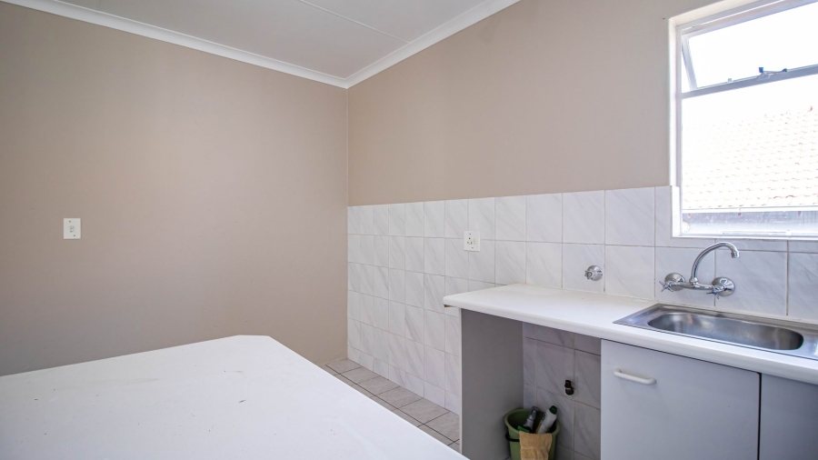 1 Bedroom Property for Sale in Linmeyer Gauteng