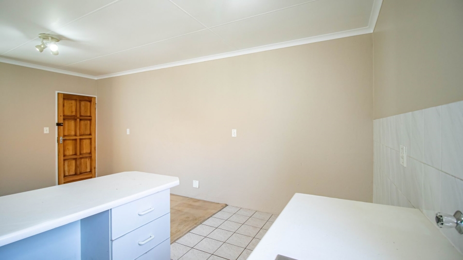 1 Bedroom Property for Sale in Linmeyer Gauteng