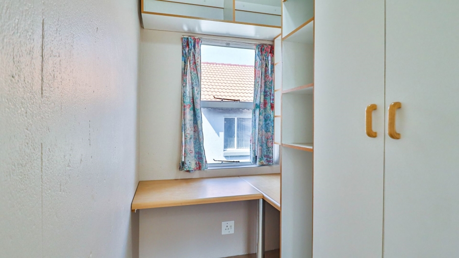 1 Bedroom Property for Sale in Linmeyer Gauteng