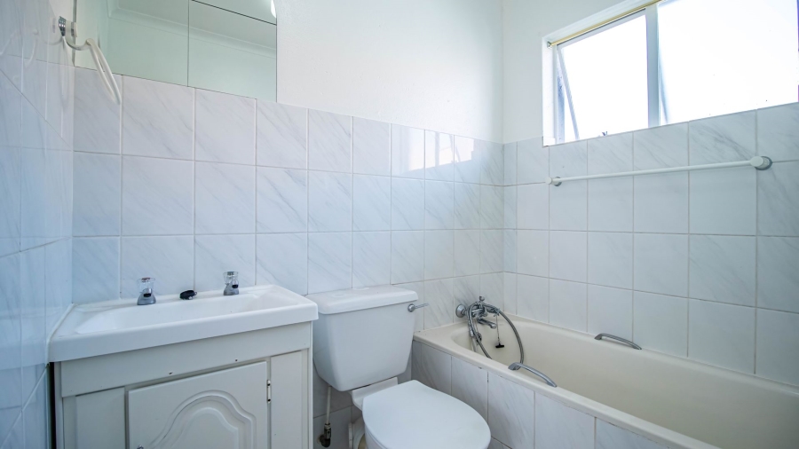 1 Bedroom Property for Sale in Linmeyer Gauteng
