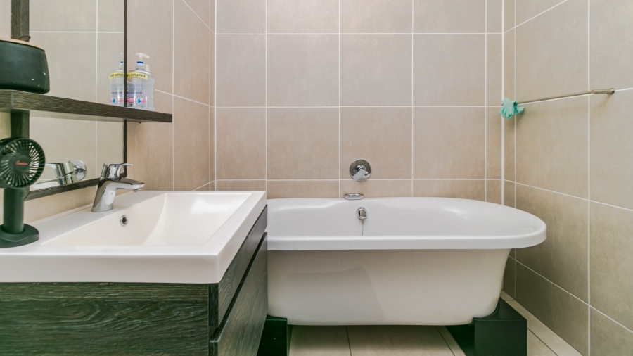 To Let 3 Bedroom Property for Rent in Olivedale Gauteng