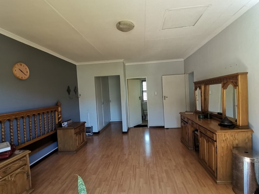 3 Bedroom Property for Sale in Oakdene Gauteng