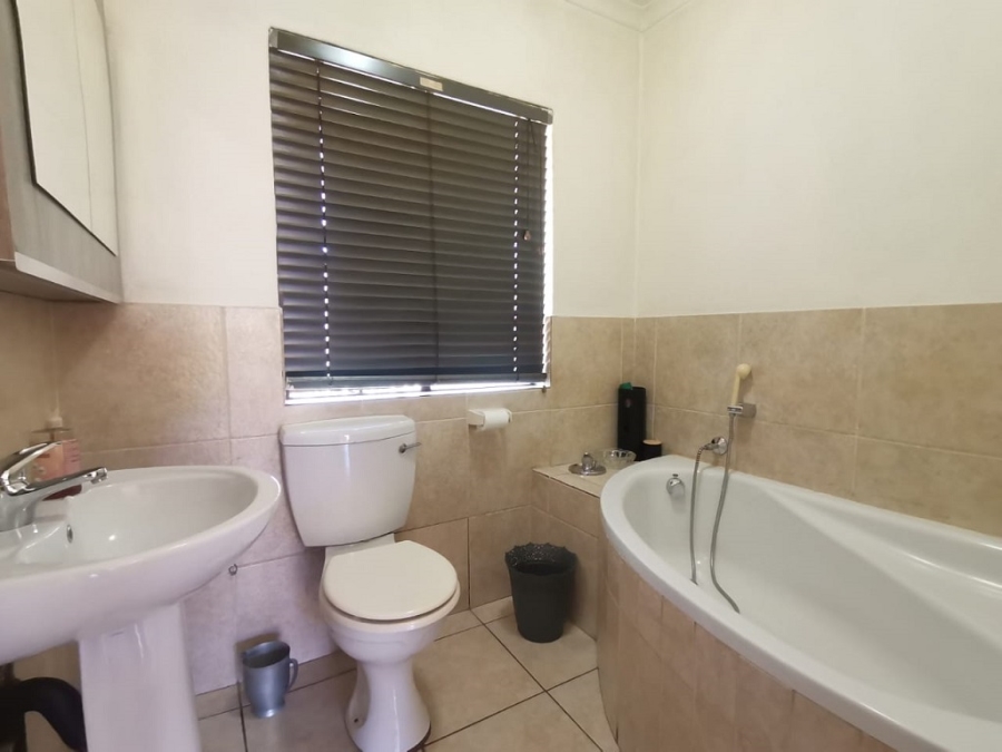 3 Bedroom Property for Sale in Oakdene Gauteng