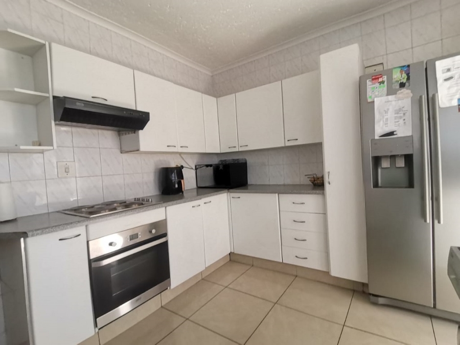 3 Bedroom Property for Sale in Brackenhurst Gauteng