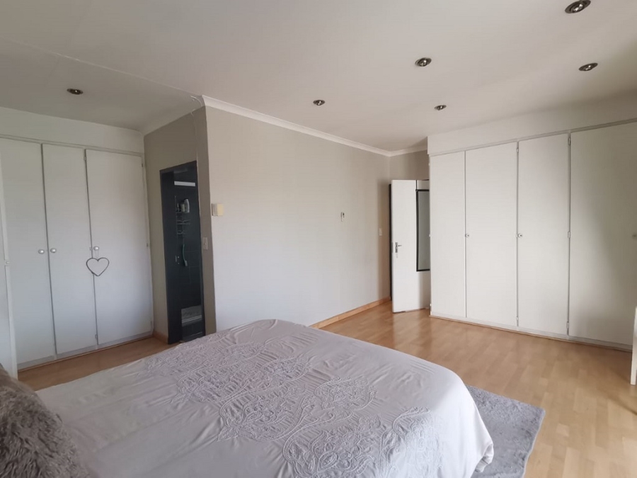 3 Bedroom Property for Sale in Brackenhurst Gauteng