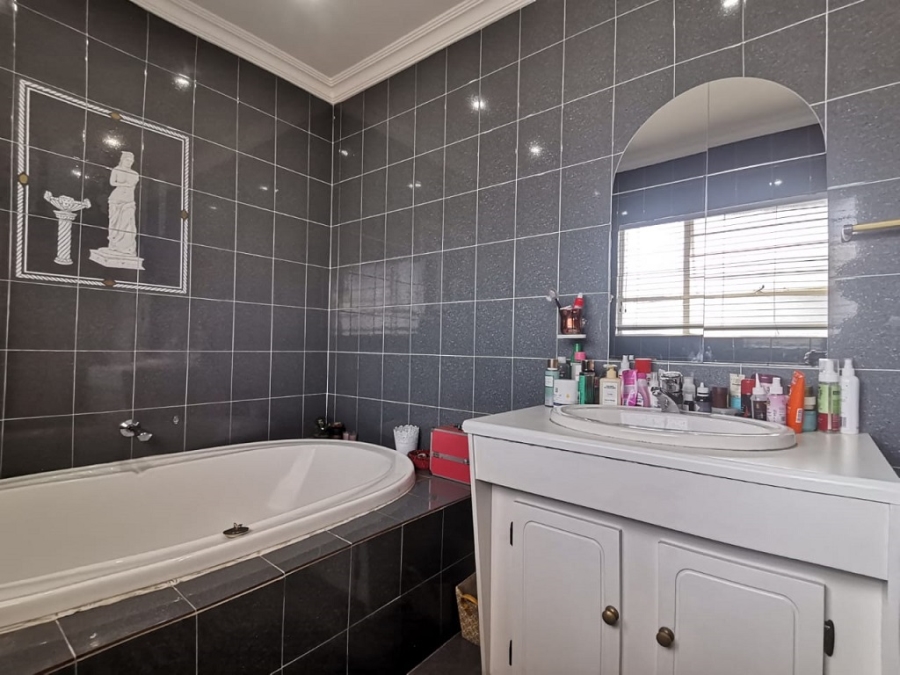 3 Bedroom Property for Sale in Brackenhurst Gauteng