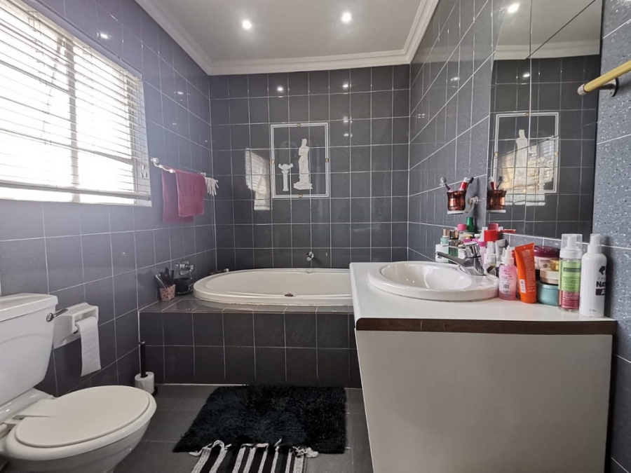 3 Bedroom Property for Sale in Brackenhurst Gauteng