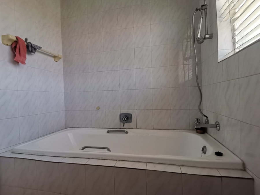 3 Bedroom Property for Sale in Brackenhurst Gauteng