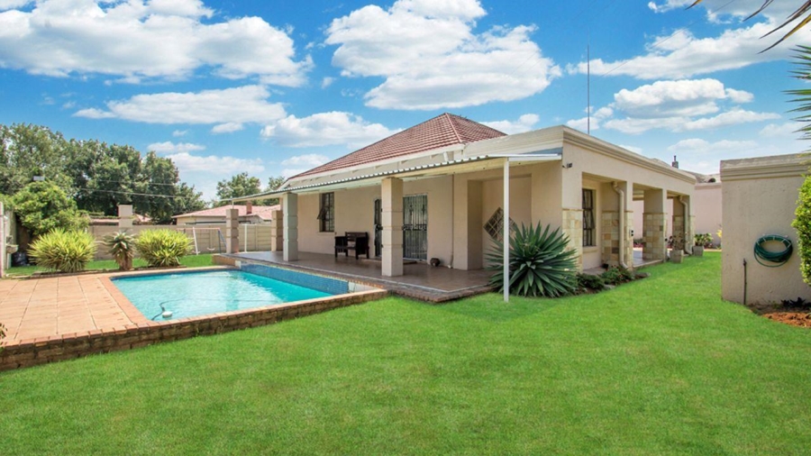 2 Bedroom Property for Sale in Florida Gauteng