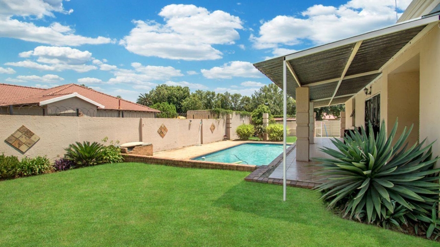 2 Bedroom Property for Sale in Florida Gauteng