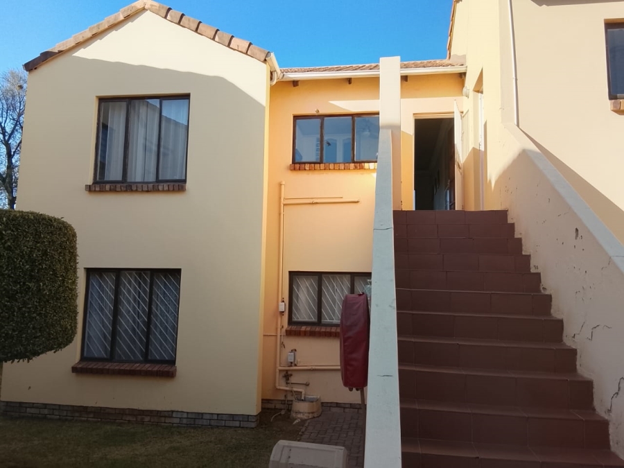 2 Bedroom Property for Sale in Mondeor Gauteng