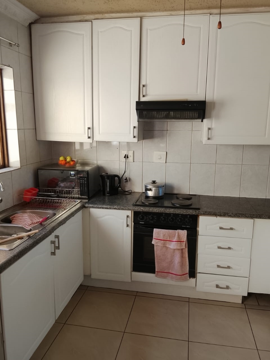 2 Bedroom Property for Sale in Mondeor Gauteng