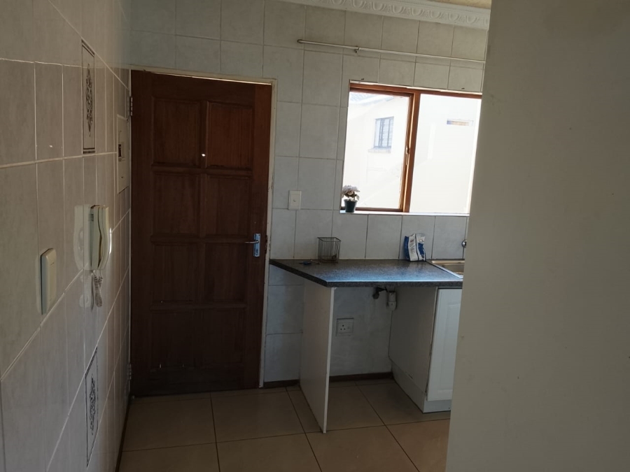 2 Bedroom Property for Sale in Mondeor Gauteng