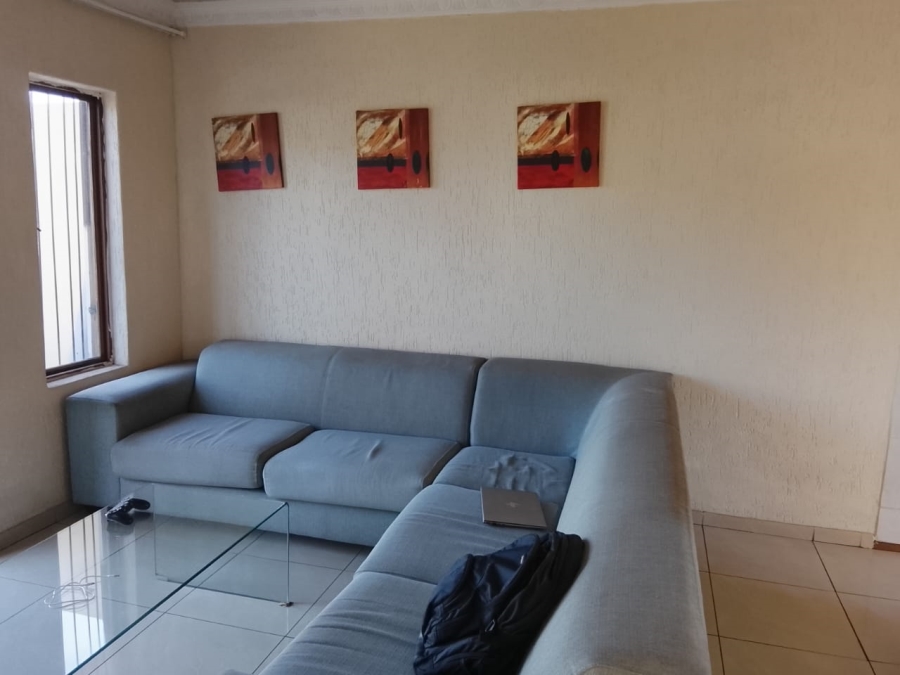 2 Bedroom Property for Sale in Mondeor Gauteng