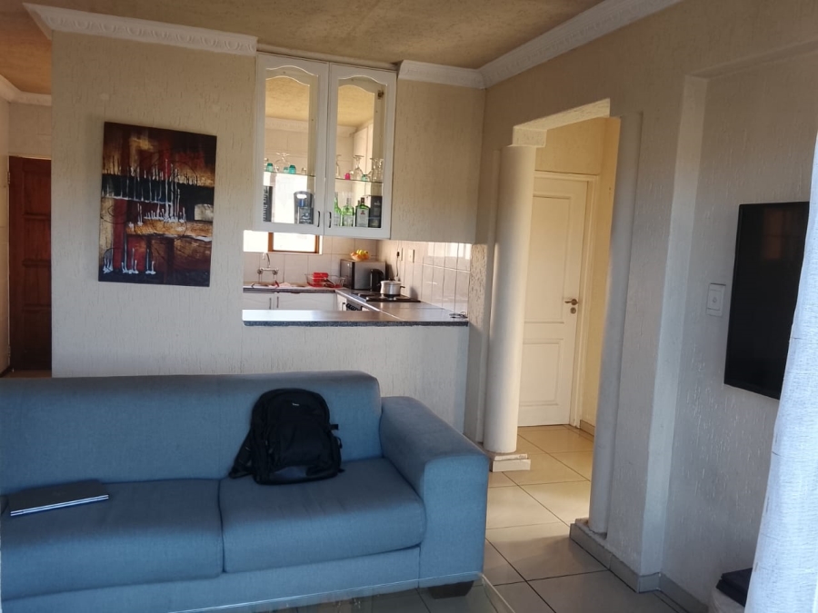 2 Bedroom Property for Sale in Mondeor Gauteng