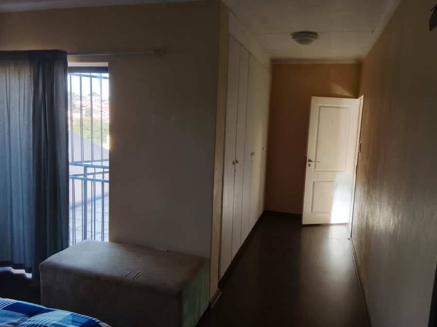 2 Bedroom Property for Sale in Mondeor Gauteng