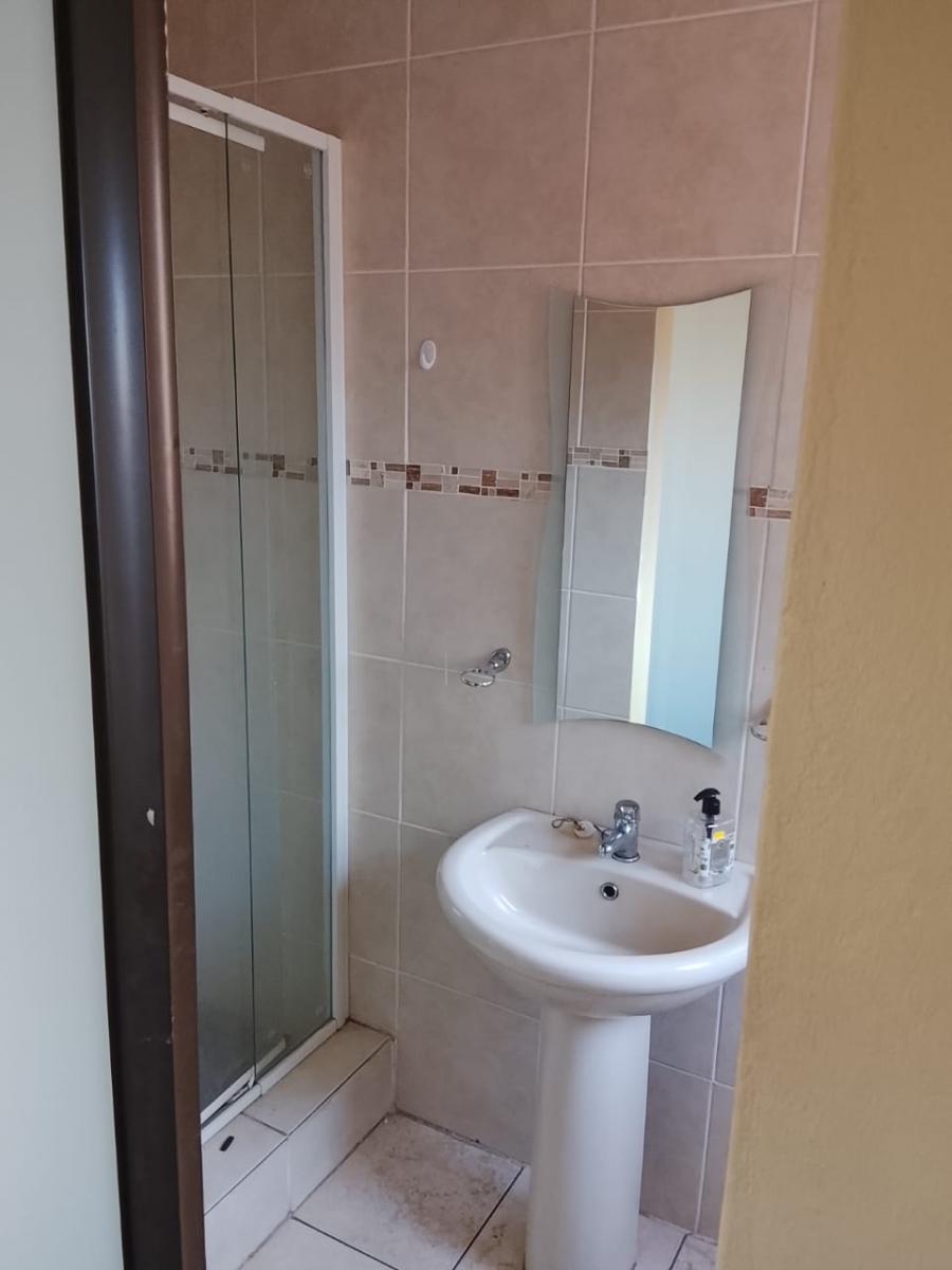 2 Bedroom Property for Sale in Mondeor Gauteng