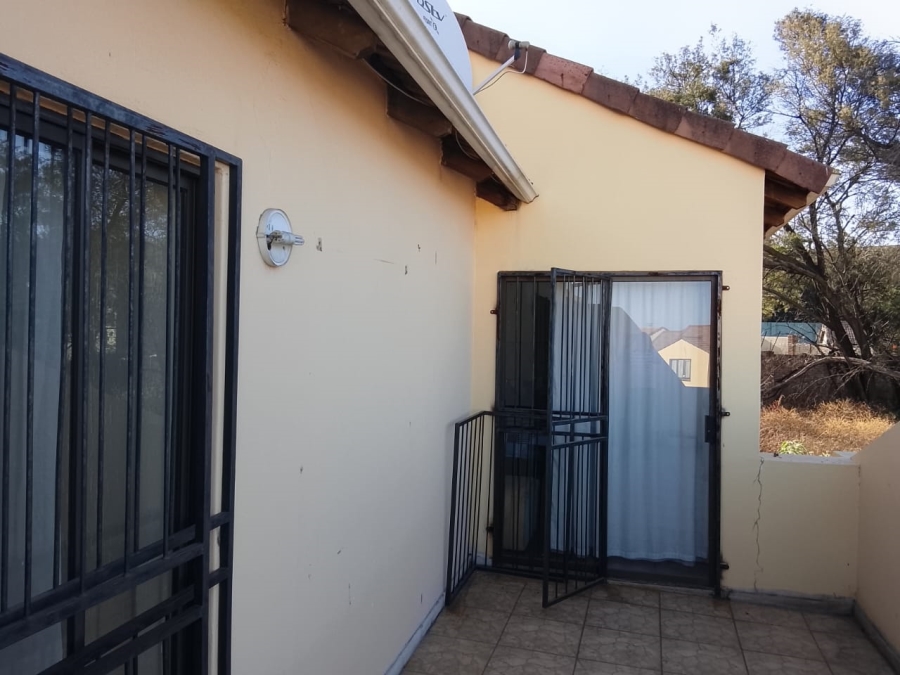 2 Bedroom Property for Sale in Mondeor Gauteng